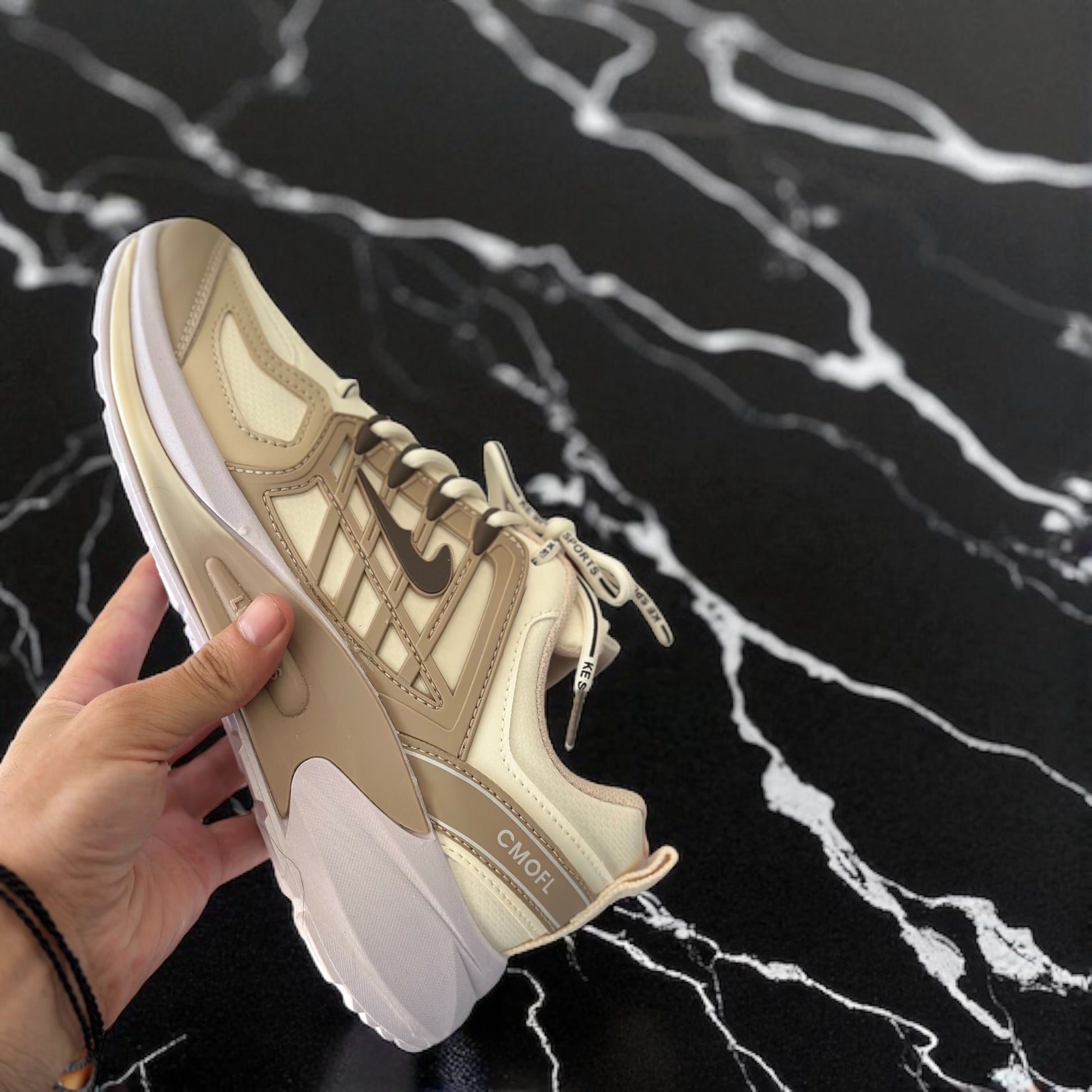 NIKE CMOFL LW-68